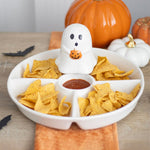 Halloween serveerschaal met spookje gevuld met nacho's en dipsaus