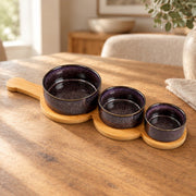 Set van 3 serveerkommetjes op houten plank