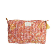 Roze toilettas met okergele bloemenprint en ritssluiting met kwast.