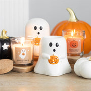 Halloween tafeldecoratie met keramieken spook theelichthouder, kaarsen en pompoenen