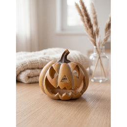 Keramieken Halloween pompoen van Clayre & Eef als decoratie in een licht interieur