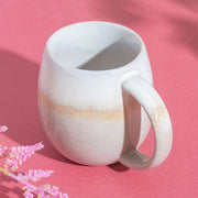koffiemok beige keramiek stijlvolle mok zachte kleuren koffie thee kopje servies neutraal