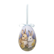 Zijaanzicht van een nostalgisch paasei met een illustratie van konijntjes als sfeervolle decoratie voor de paastak