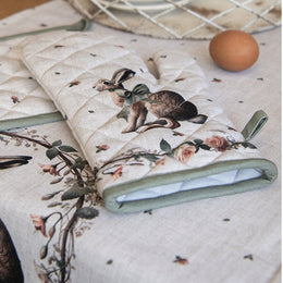 Beige ovenwant met konijnenprint, groene accenten