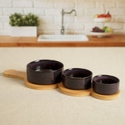 Set van 3 serveerkommetjes op houten plank