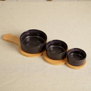 Set van 3 serveerkommetjes op houten plank