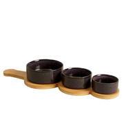 Set van 3 serveerkommetjes op houten plank