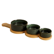 Set van 3 serveerkommetjes op houten plank