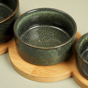 Set van 3 serveerkommetjes op houten plank