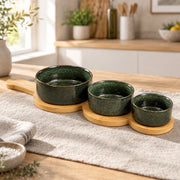Set van 3 serveerkommetjes op houten plank - Groen