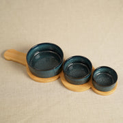 Set van 3 serveerkommetjes op houten plank