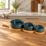 Set van 3 serveerkommetjes op houten plank - Blauw