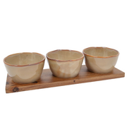 Schaaltjes op houten plateau