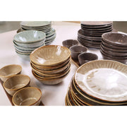 Schaaltjes op houten plateau